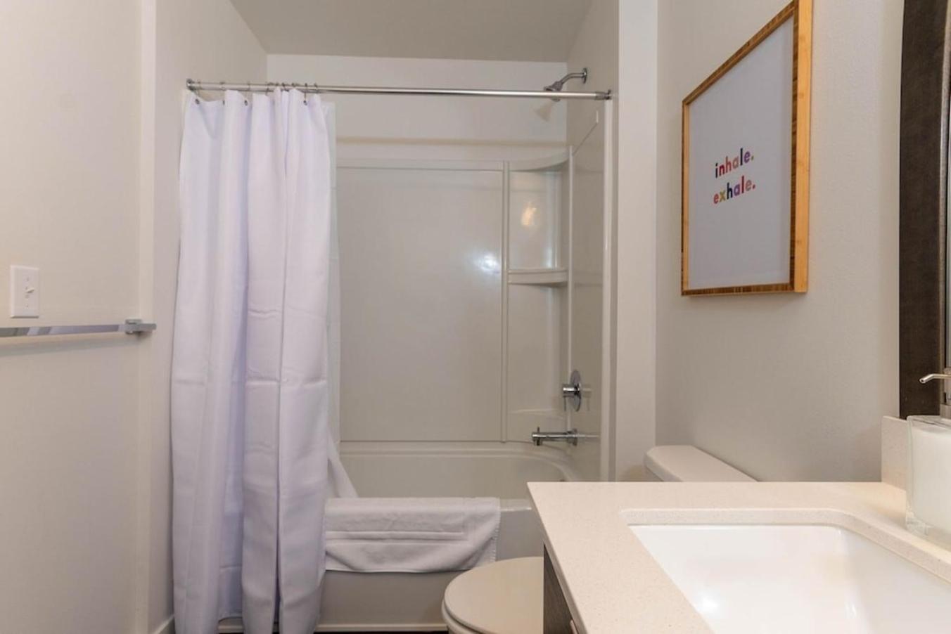 Self Check-In-Washer-Dryer-4Ksmart Tv-King Bed-Gym Tacoma Kültér fotó